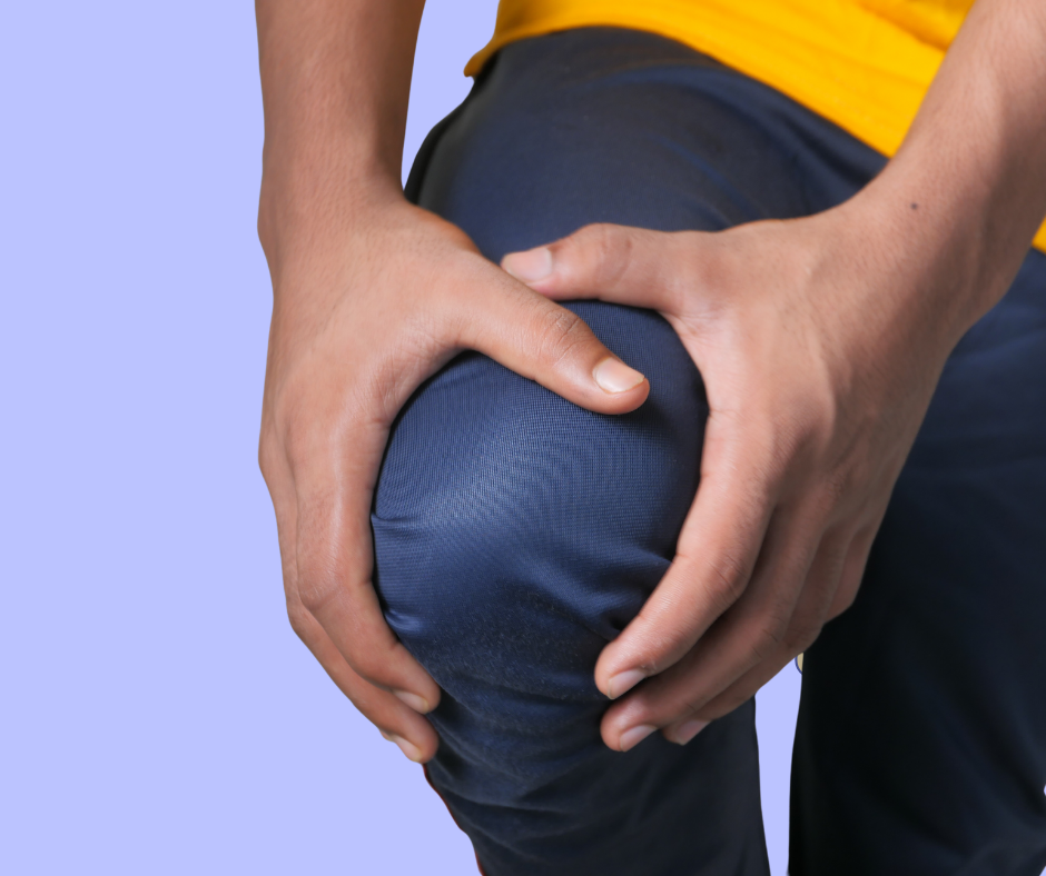 chłopaka boli kolano